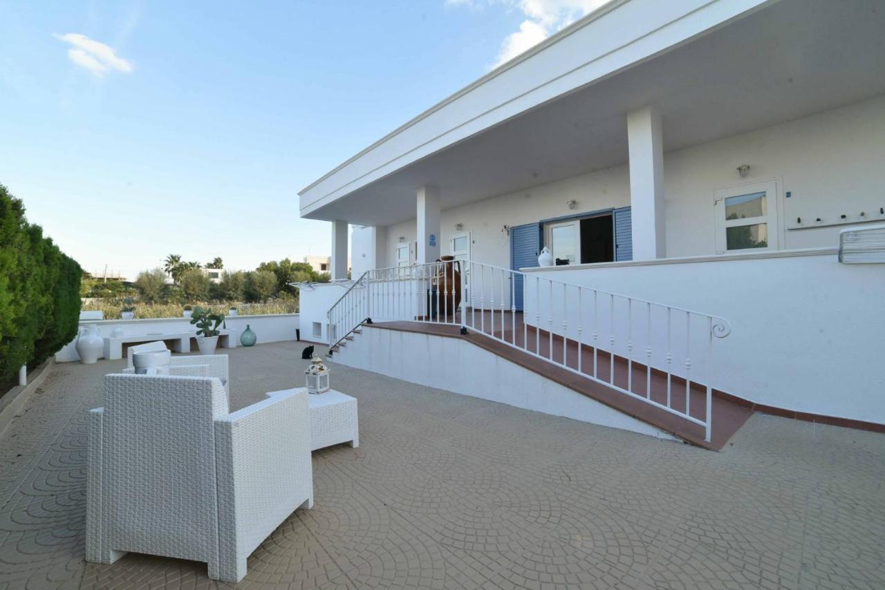 La Caletta Bed And Breakfast Torre Santa Sabina Exterior photo